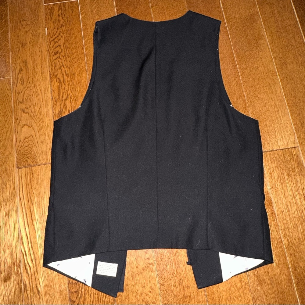 Vest - Picture 5 of 6